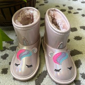 Never worn Little girl boots size 6